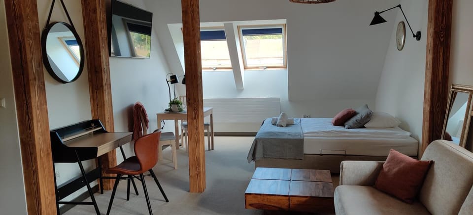 Bed, Photo of the whole room, Seating area