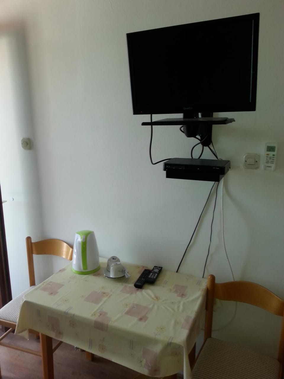 TV and multimedia, Coffee/tea facilities, Beach, Bedroom, Sea view, Parking, microwave, towels, air conditioner