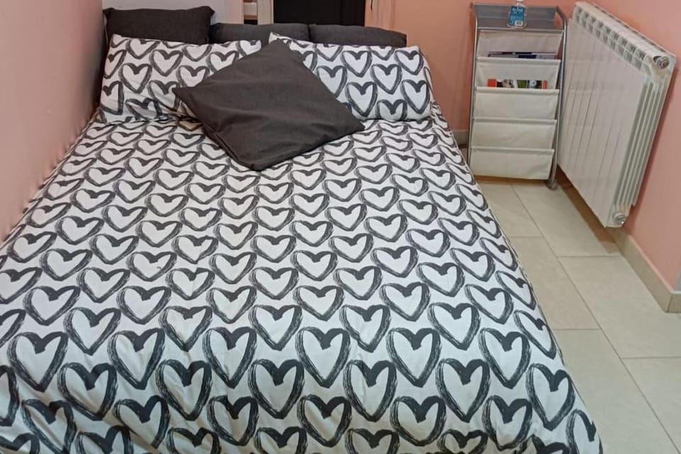 Bed, Living room