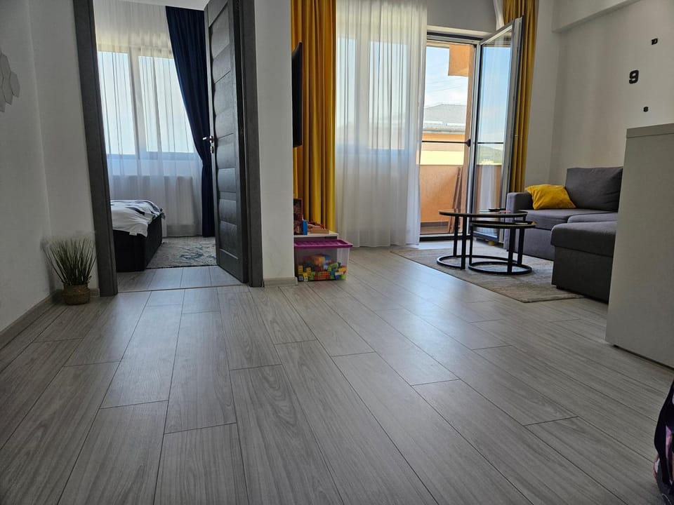 Bed, Living room, Photo of the whole room, Seating area, Bedroom