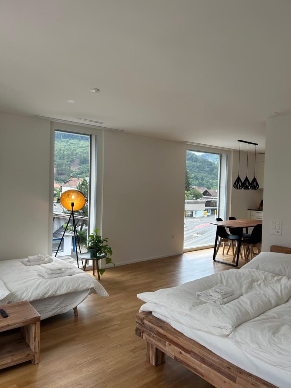 Bed, Photo of the whole room, Seating area, Dining area, Bedroom, towels