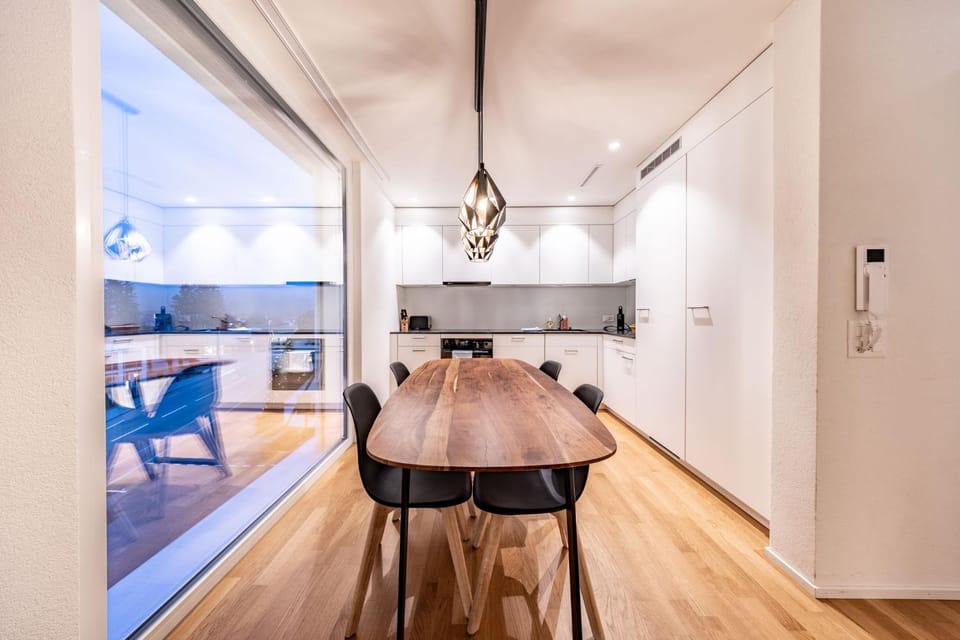 Seating area, Dining area, stove, kitchen
