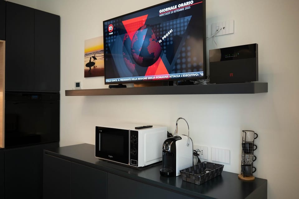 TV and multimedia, Coffee/tea facilities, minibar