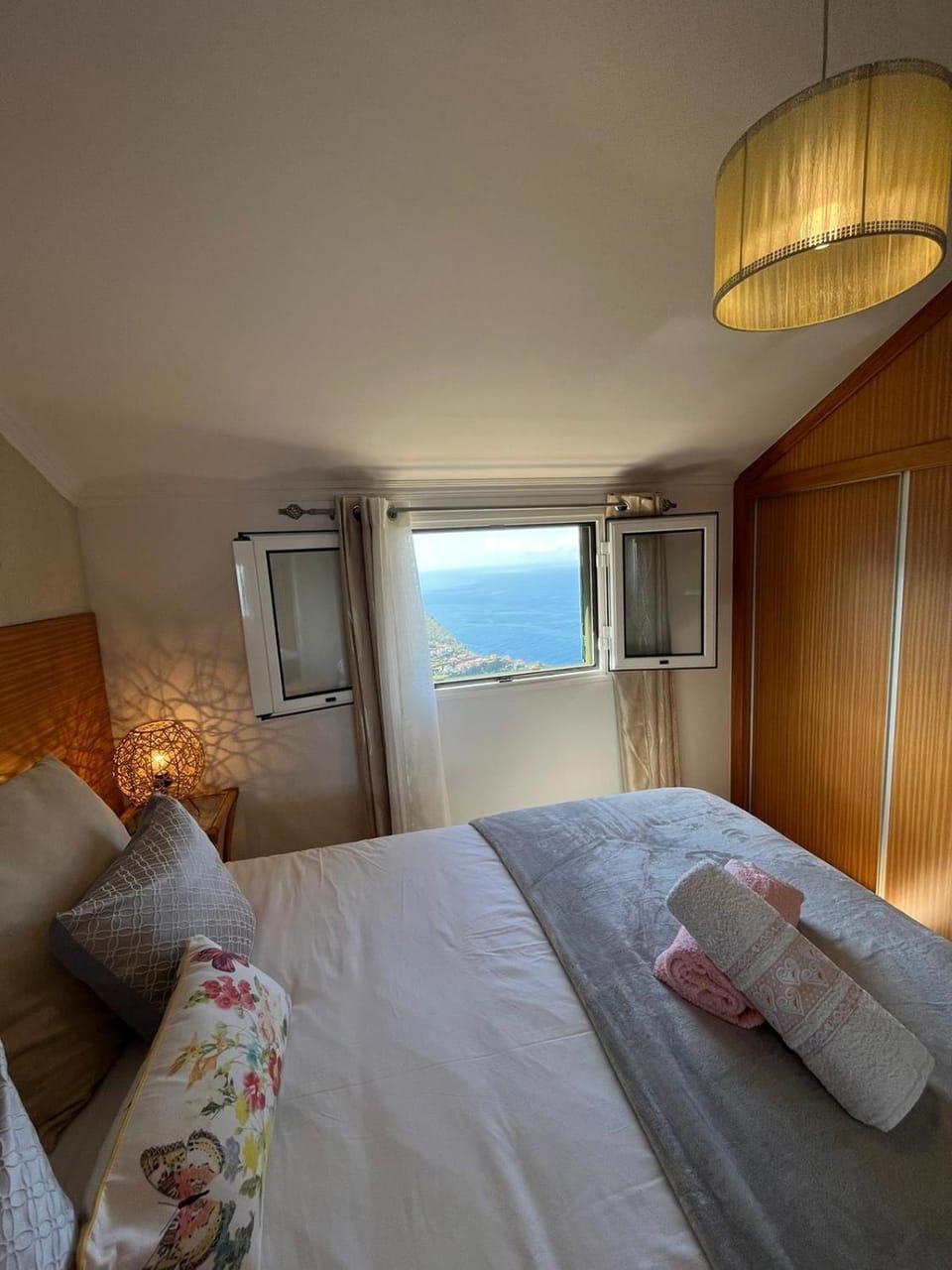 Bed, Bedroom, Sea view, wardrobe