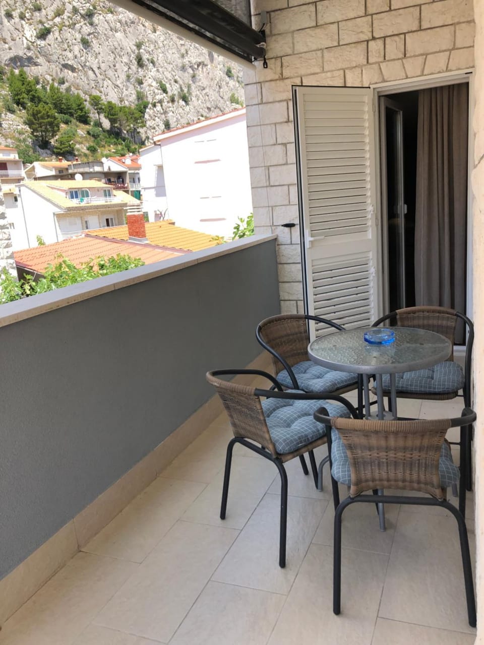 Day, Natural landscape, Balcony/Terrace, Seating area, Mountain view
