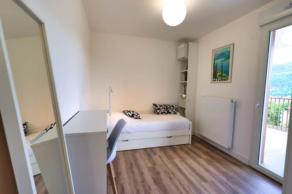 Bed, Natural landscape, Photo of the whole room, Bedroom, wardrobe