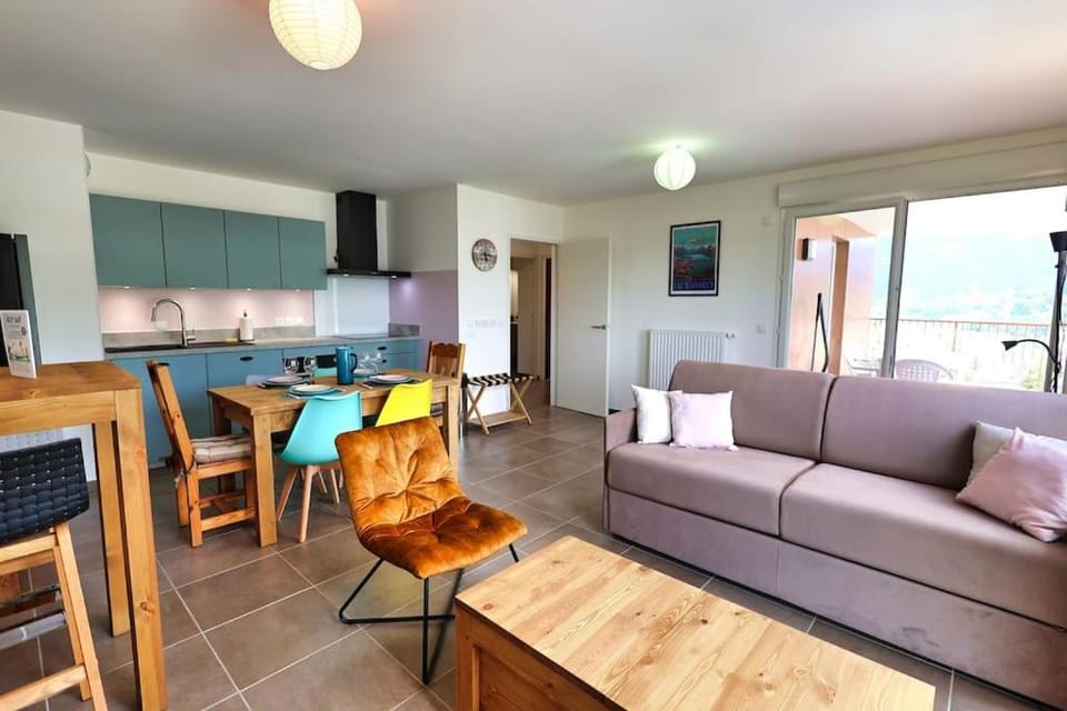 Kitchen or kitchenette, Living room, Seating area, Dining area, pet friendly, stove