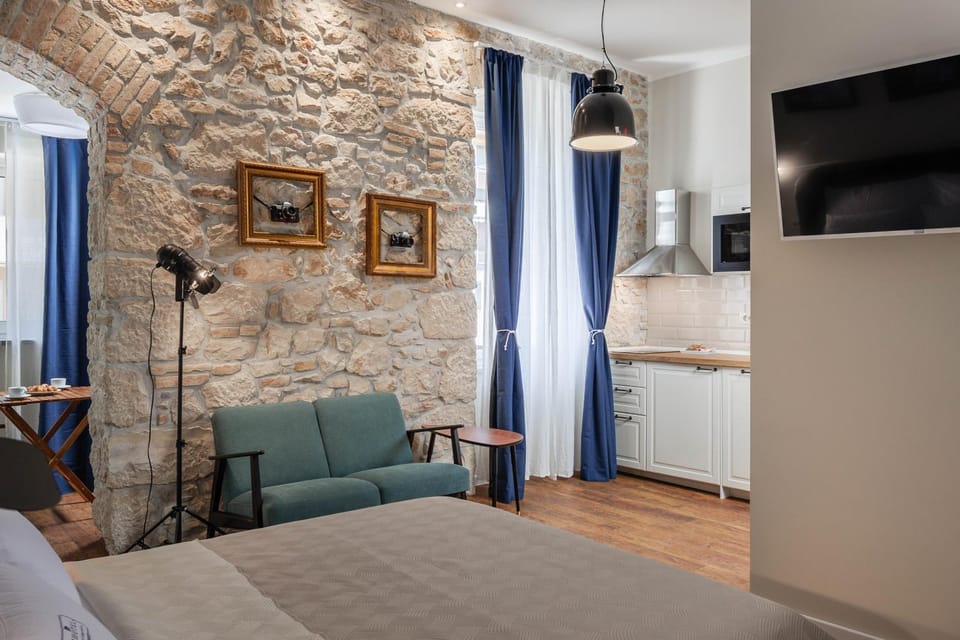Kitchen or kitchenette, Seating area
