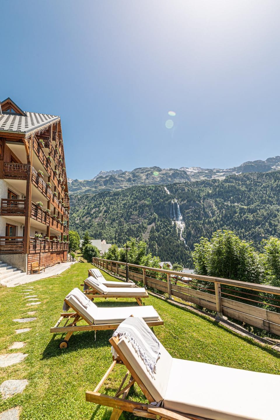Facade/entrance, On site, Garden view, Mountain view, Mountain view