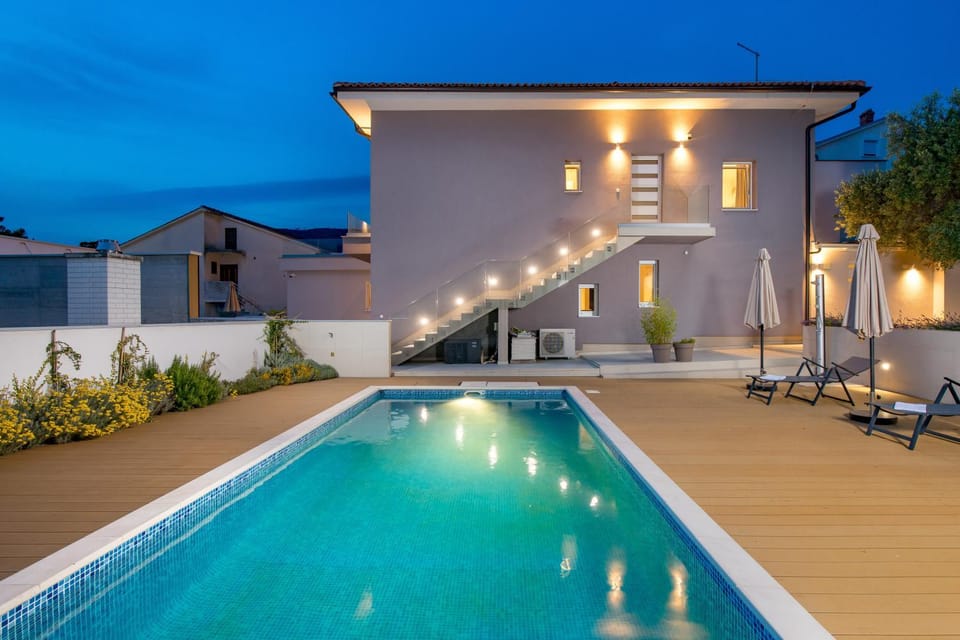 Property building, Night, Garden view, Swimming pool, sunbed