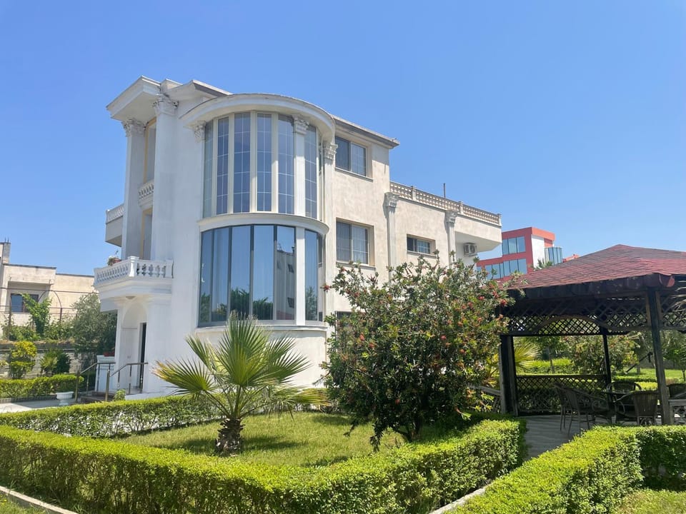 Property building, Day, Natural landscape, Garden, View (from property/room), View (from property/room), Seating area, Garden view, Garden view, Street view, Time of day, Sunrise, Quiet street view, Parking