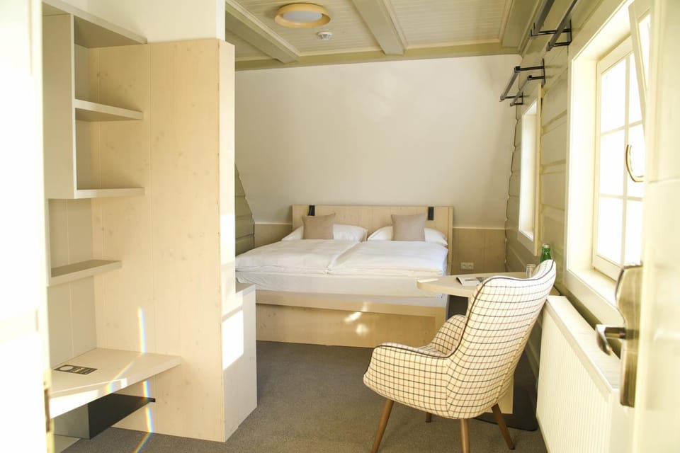 Bed, Seating area, Bedroom