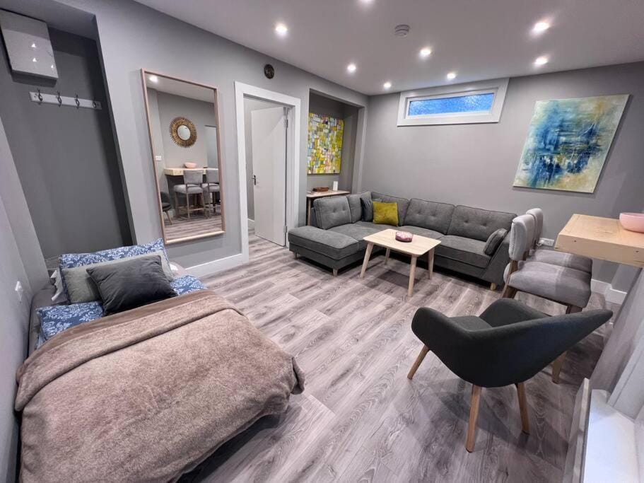 The Art House 3 Galway, Woodquay Apartment in Galway