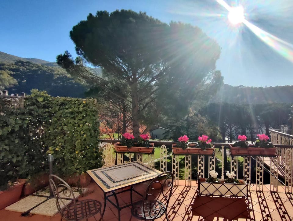 View (from property/room), Balcony/Terrace, Mountain view