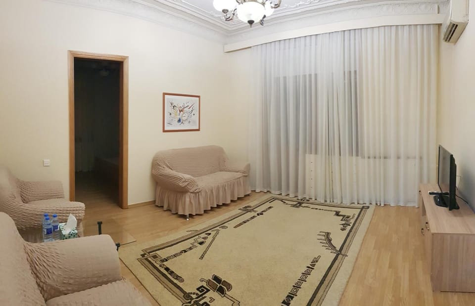 TV and multimedia, Living room, Photo of the whole room, Seating area