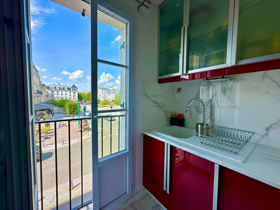 Bird's eye view, View (from property/room), View (from property/room), City view, City view, Garden view, Garden view, Landmark view, Landmark view, stove, stove, kitchen, kitchen