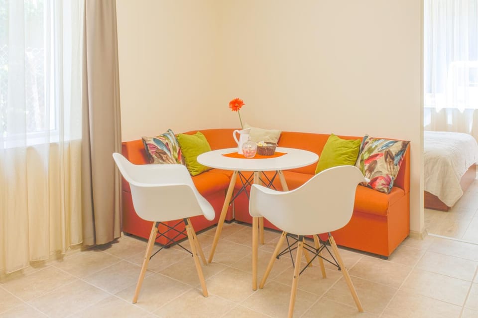 Living room, Seating area, Dining area