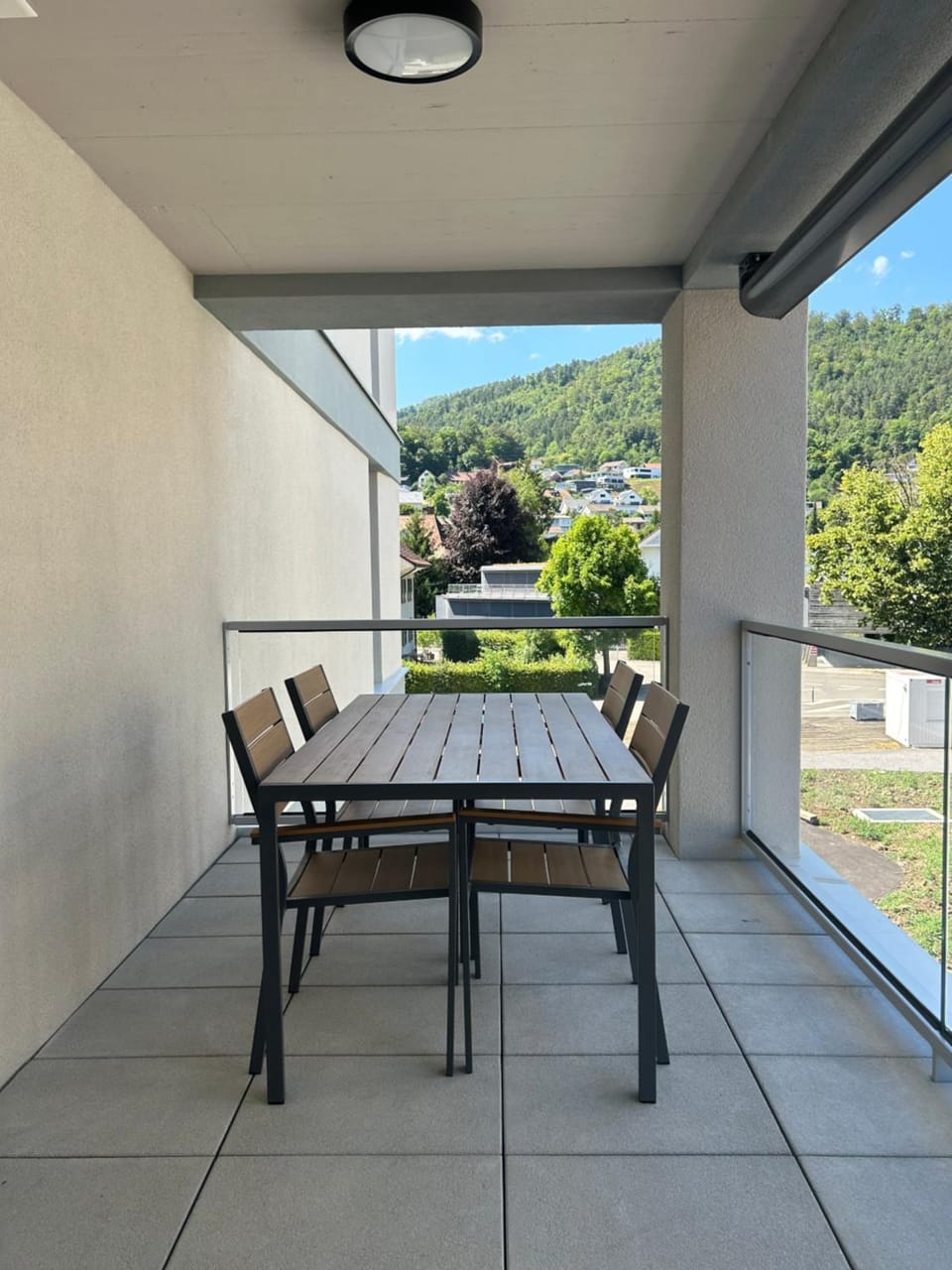 Day, Neighbourhood, On site, Location, Parking