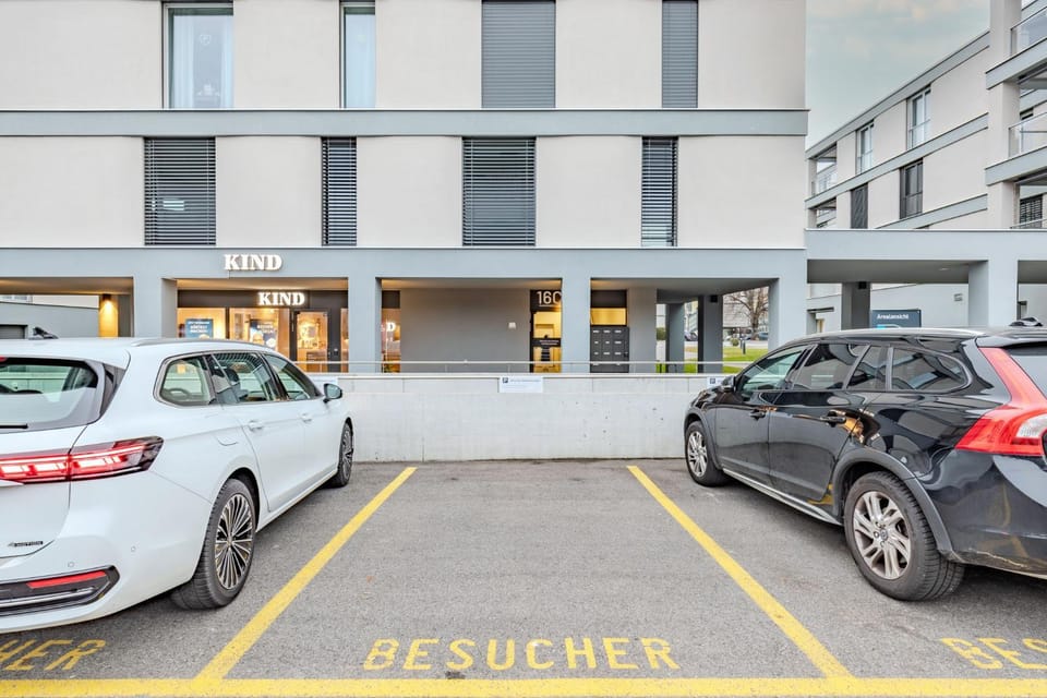 Property building, Facade/entrance, On site, Location