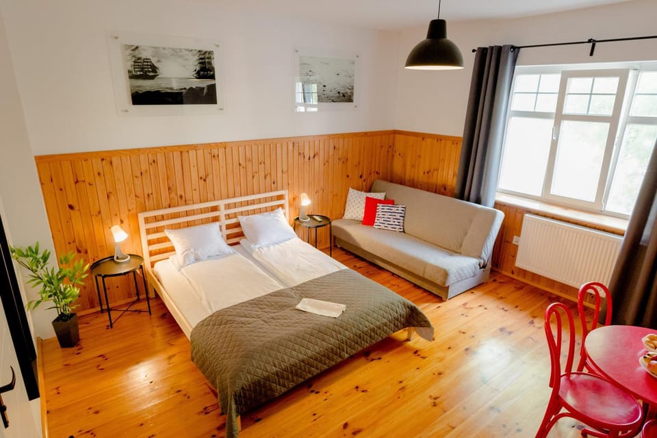 Bed, Photo of the whole room, Seating area
