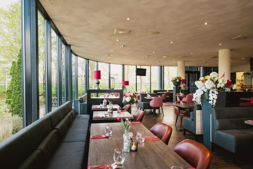 Restaurant/places to eat, Dining area