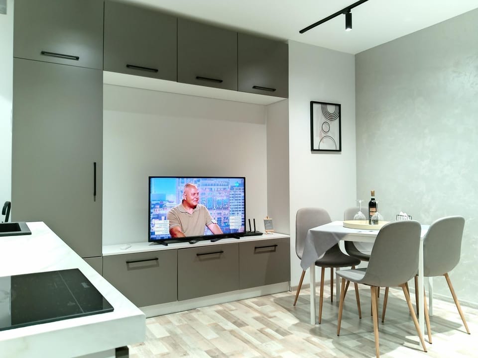 TV and multimedia, Dining area, stove