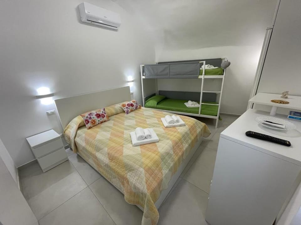 Bed, Photo of the whole room, Bedroom, bunk bed