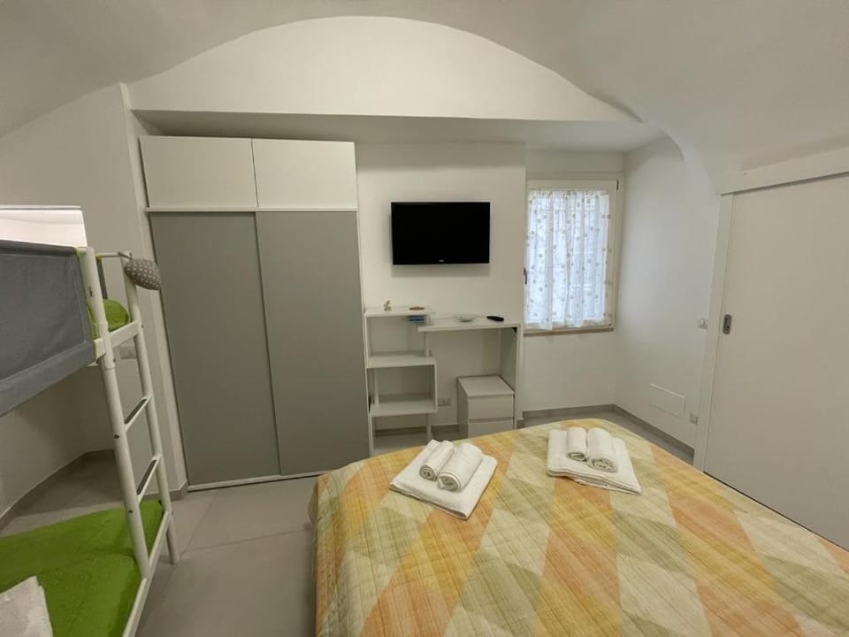 Photo of the whole room, Bedroom, hair dresser, wardrobe