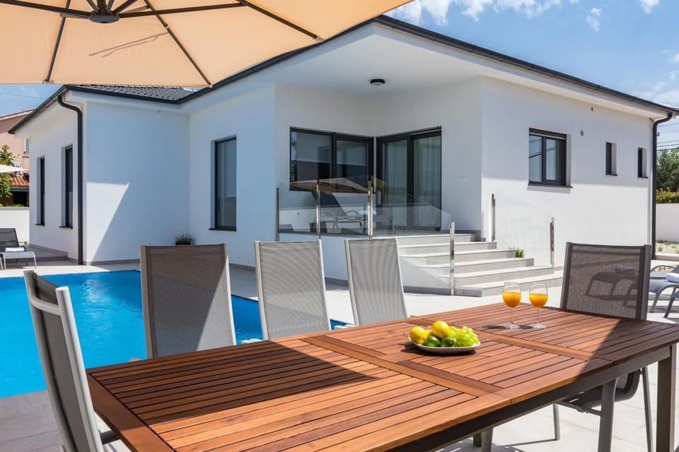 Balcony/Terrace, Seating area, Pool view, Swimming pool