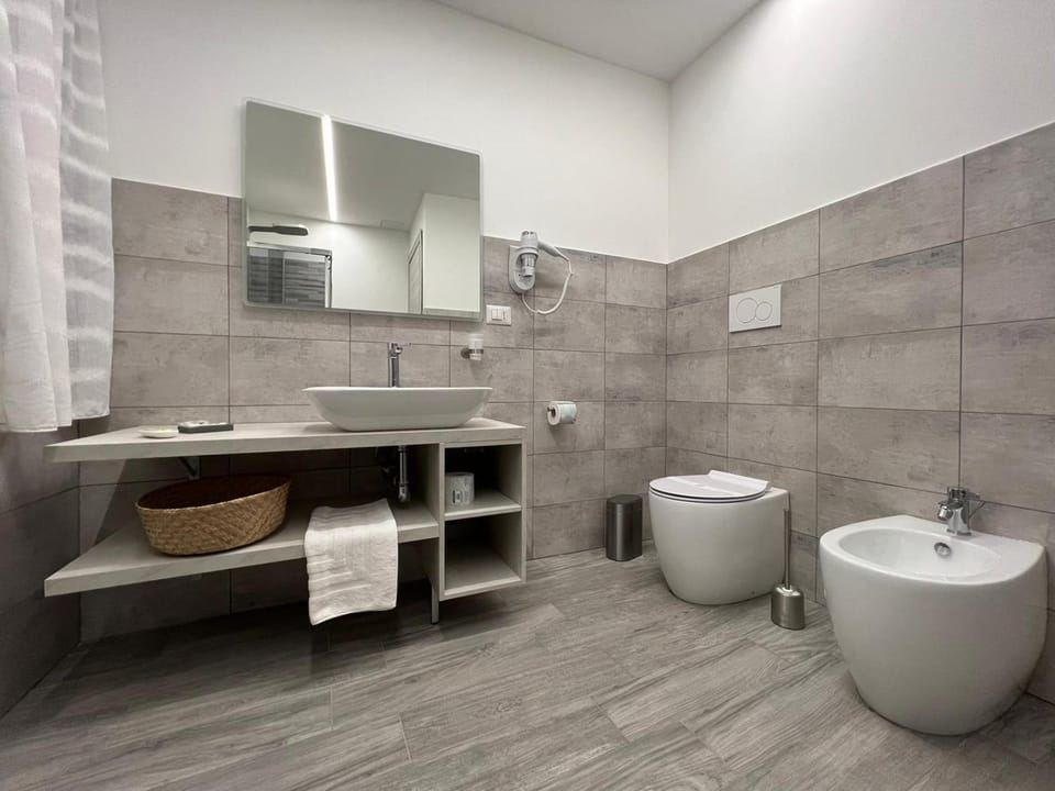 Toilet, Bathroom, towels
