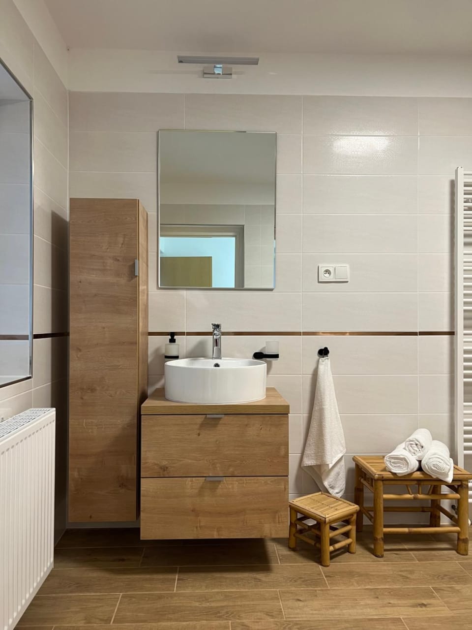 Bathroom, towels