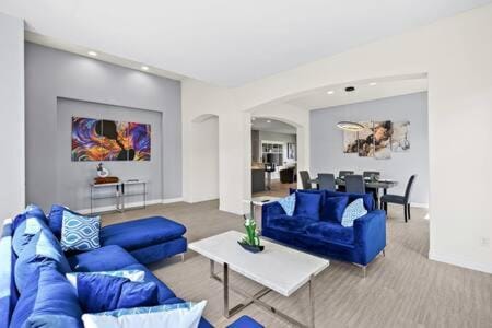 Luxurious Getaway Near Coachella Stagecoach Pool Putting Green Parking Firepit Sleeps 11 House in Indio