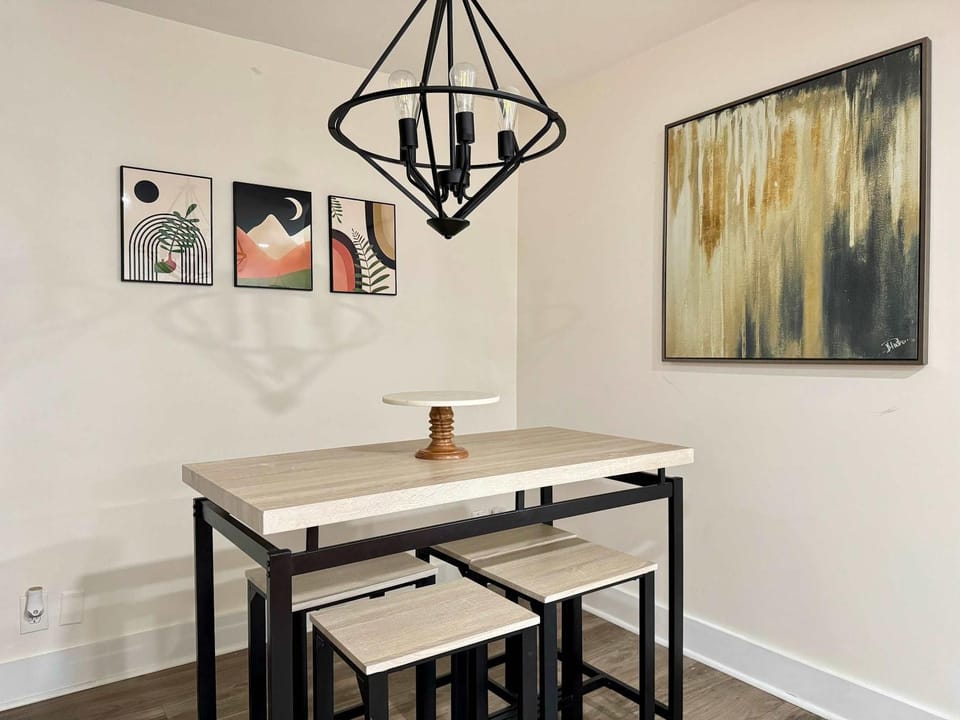 2B1B Modern Downtown ATL Condo w 1 Free Parking LM1007 Apartment in Atlanta
