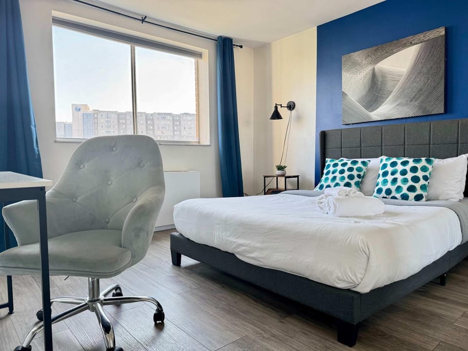 2B1B Modern Downtown ATL Condo w 1 Free Parking LM1007 Apartment in Atlanta