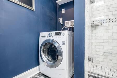 Downtown ATL Condo Walk Score 78 w Free Parking LM1104 Apartment in Atlanta