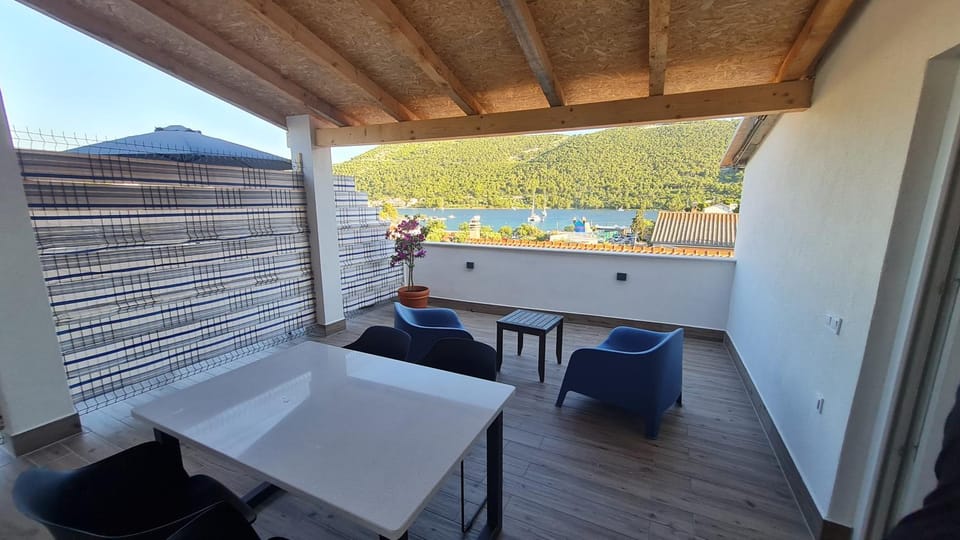 Apartmani Mlinar-One Bedroom Seaview Apartment in Šibenik-Knin County, Croatia