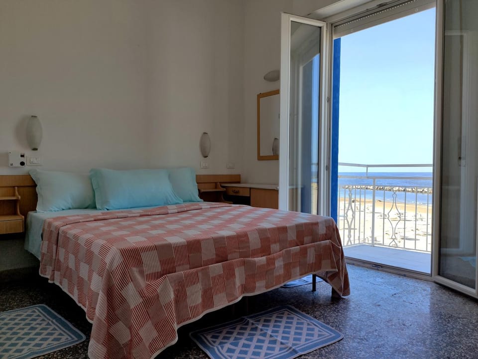 Bed, Bedroom, Sea view