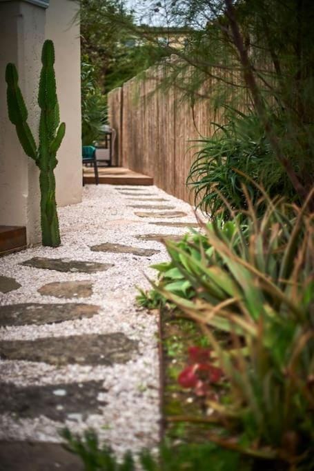 Day, Garden
