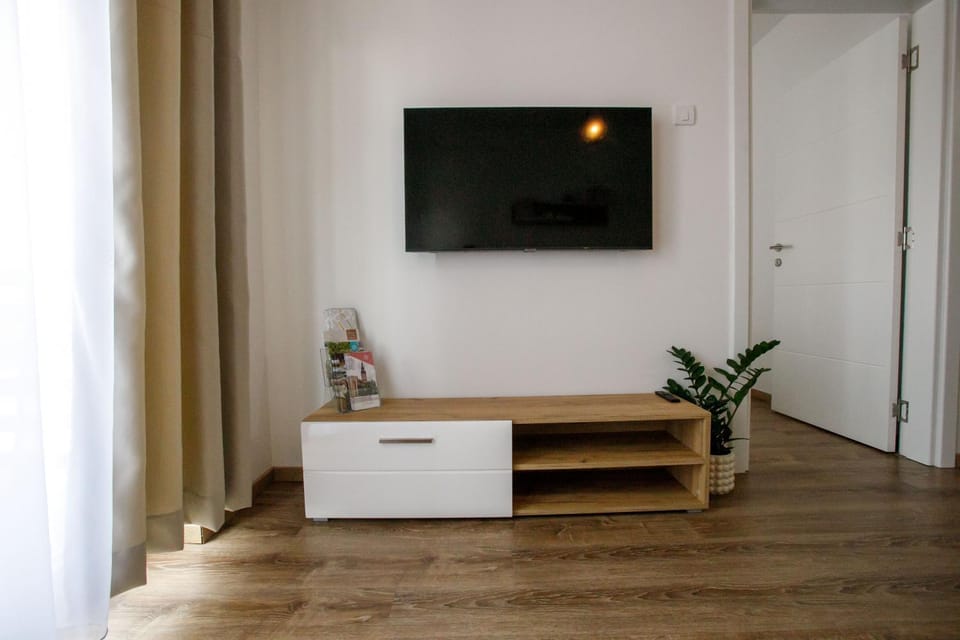 Communal lounge/ TV room, TV and multimedia, Evening entertainment