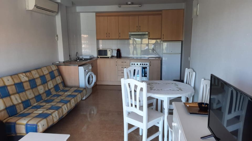 Kitchen or kitchenette, Seating area