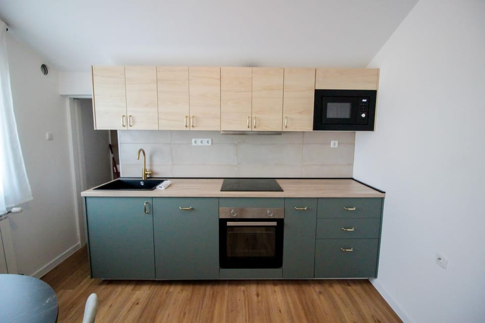 Kitchen or kitchenette, oven, stove