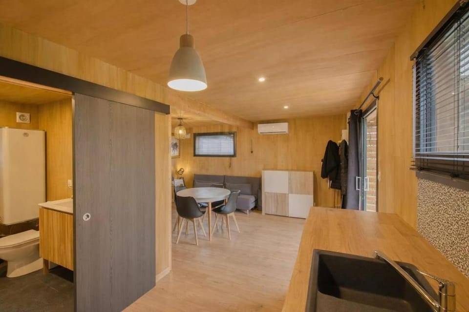 Kitchen or kitchenette, Seating area