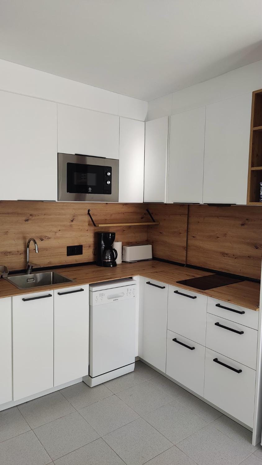 Coffee/tea facilities, dishwasher, stove, toaster