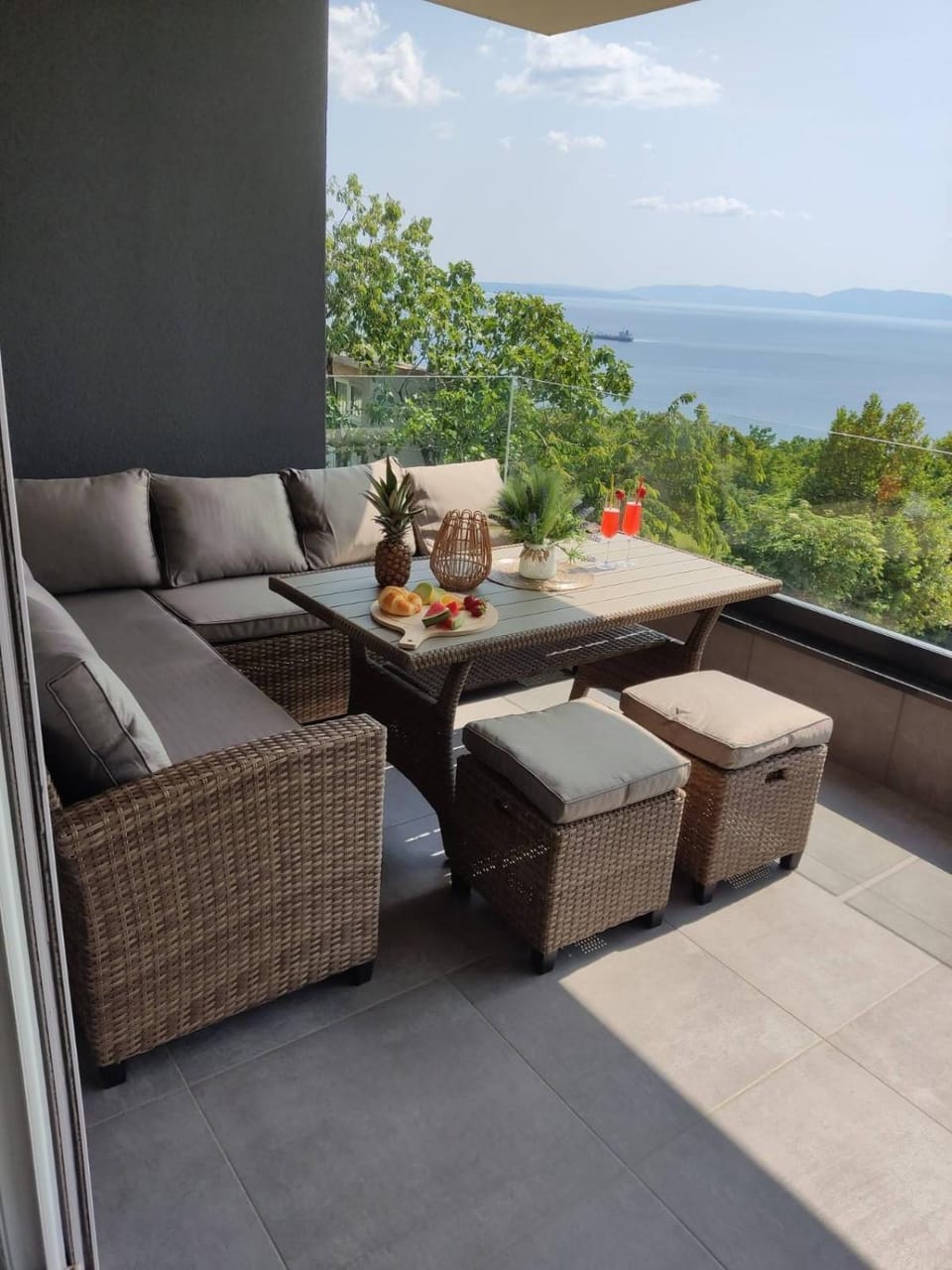 View (from property/room), Balcony/Terrace, Seating area
