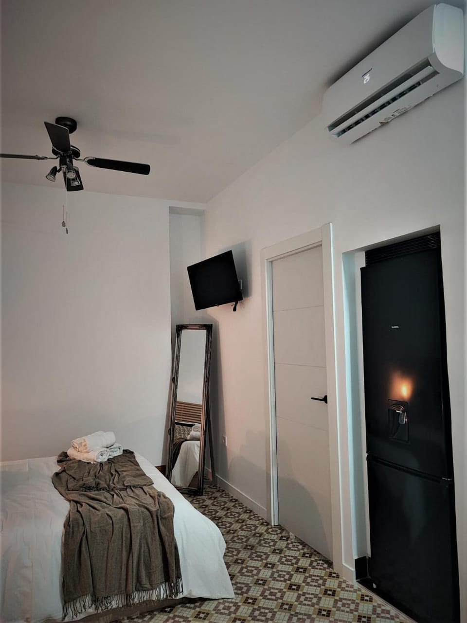 TV and multimedia, air conditioner