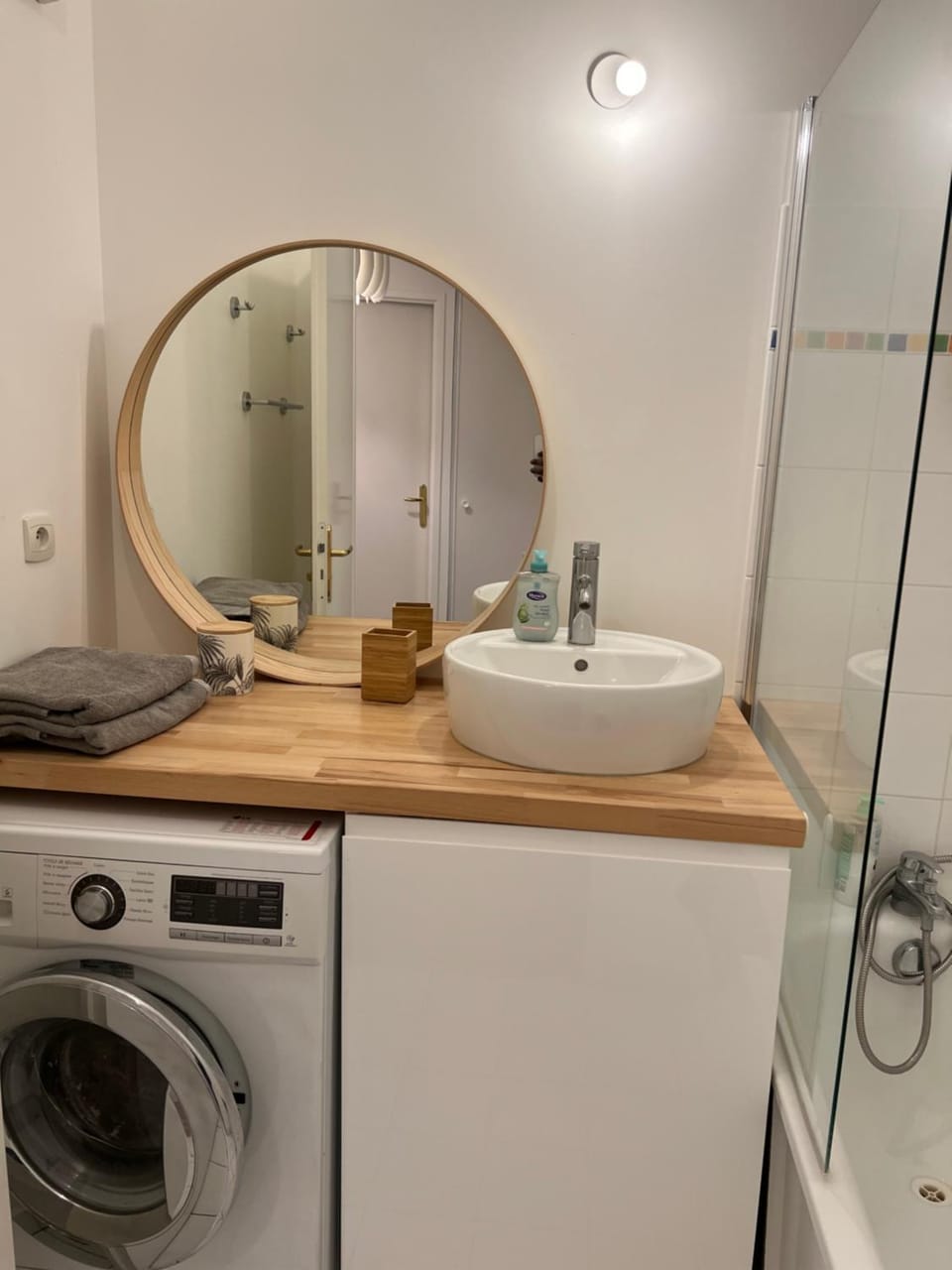 Bathroom, washing machine