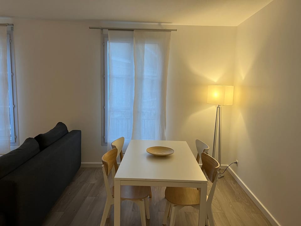 Seating area, Dining area