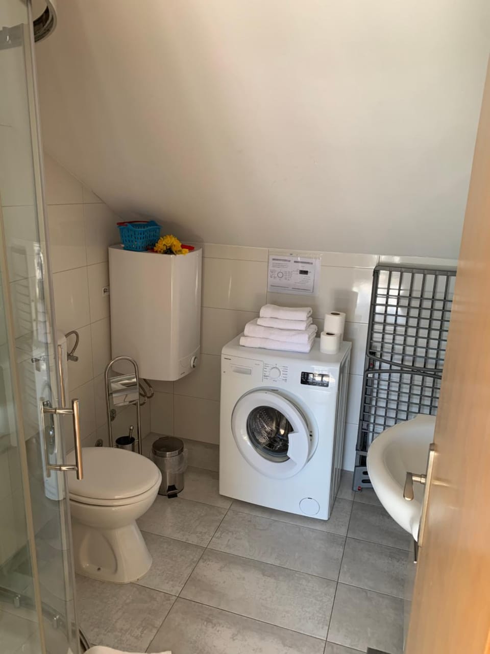 Bathroom, towels, washing machine