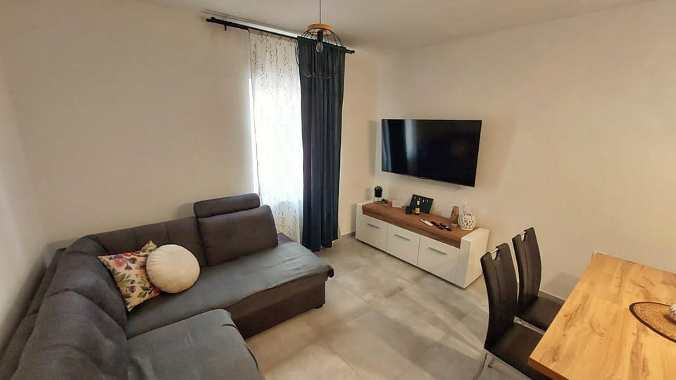 Communal lounge/ TV room, TV and multimedia, Living room, Seating area