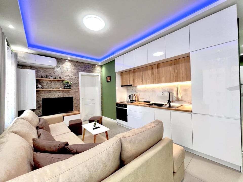 Coffee/tea facilities, Kitchen or kitchenette, Living room, Seating area, Dining area, oven